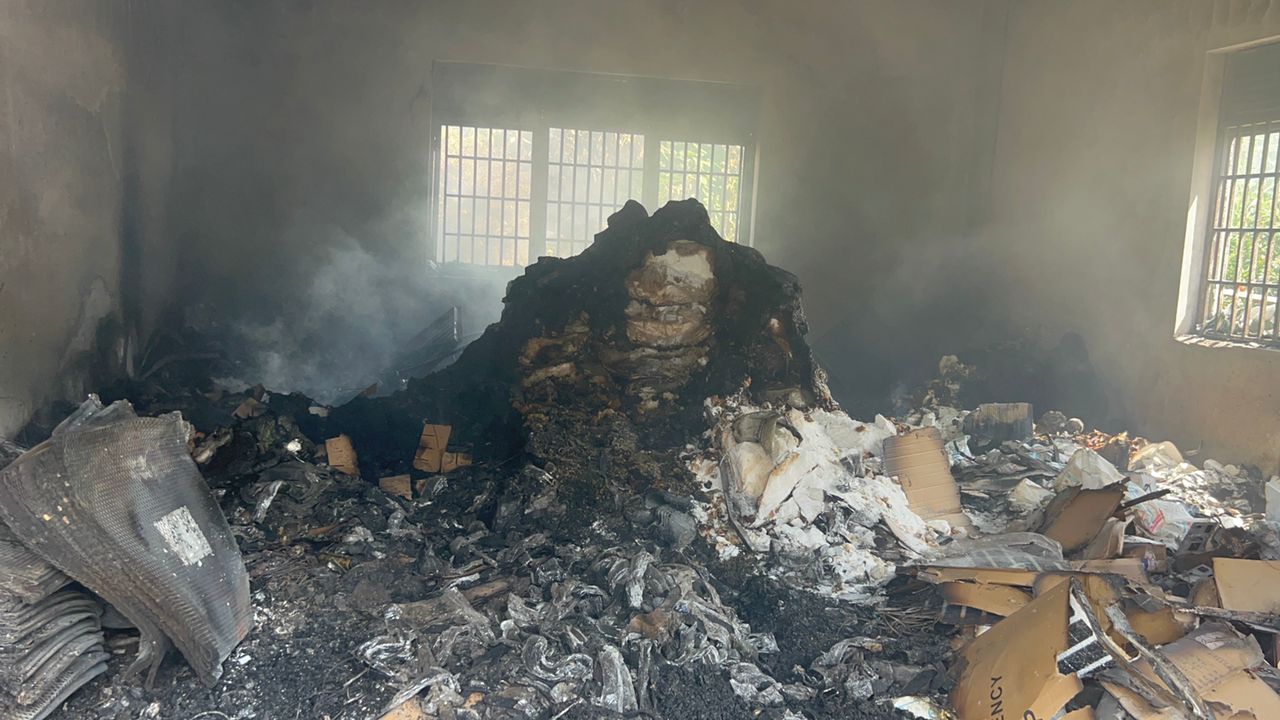 Iyi nkongi y'umuriro yibasiye ubu bubiko mu rucyerera rwo kuri iki cyumweru