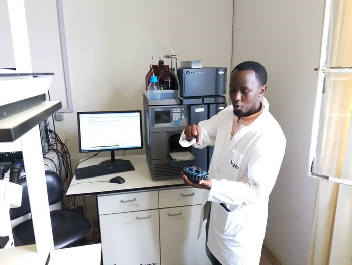 Imashini isuzuma imiterere y'ibinyabuzima bitaboneshwa amaso mu Kiyaga cya Kivu