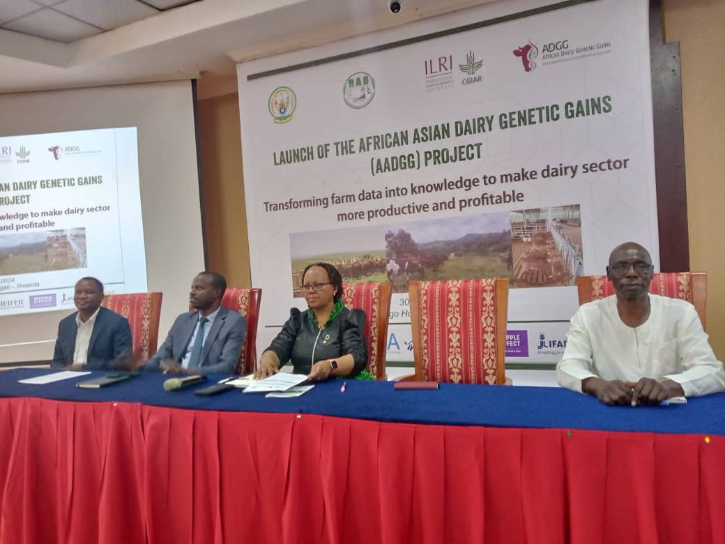 Abayobozi bitabiriye gahunda yo gutangiza ikoranabuhanga rya AADGG