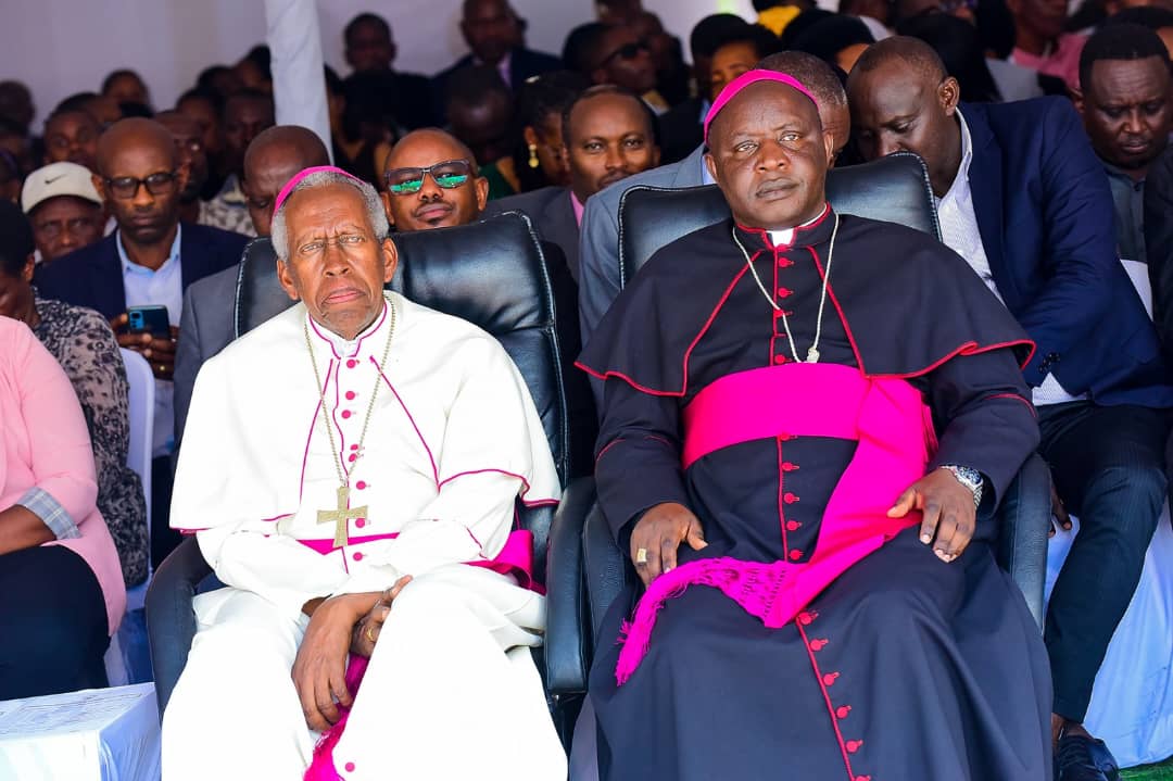 Ba Musenyeri Simaragde Mbonyintege na Barthazar Ntivuguruzwa bitabiriye Kwibuka ku nshuro ya 30 Abatutsi biciwe i Kabgayi