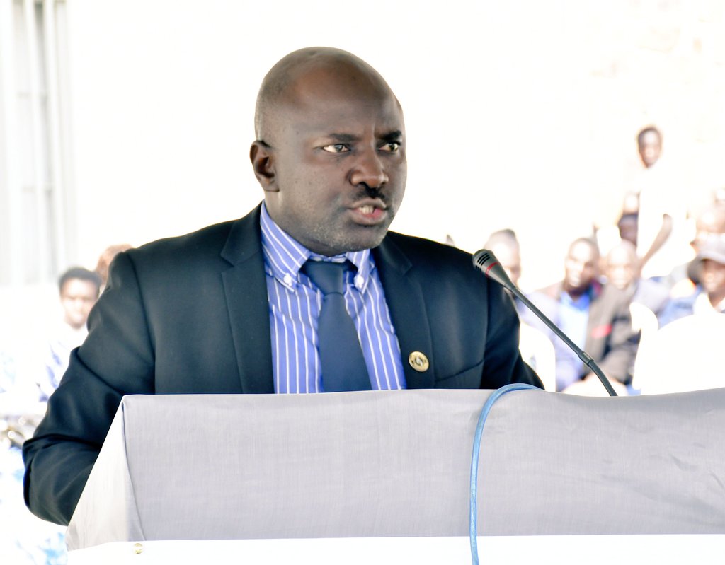 Guverineri Mugabowagahunde asaba urubyiruko gukora ibishoboka bagakumira inzira zose amacakubiri yameneramo