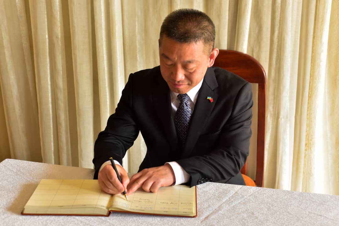 Ambasaderi w'Ubushinwa yashimye urwego abiga muri Wisdom School bagezeho mu kuvuga neza Igishiwa