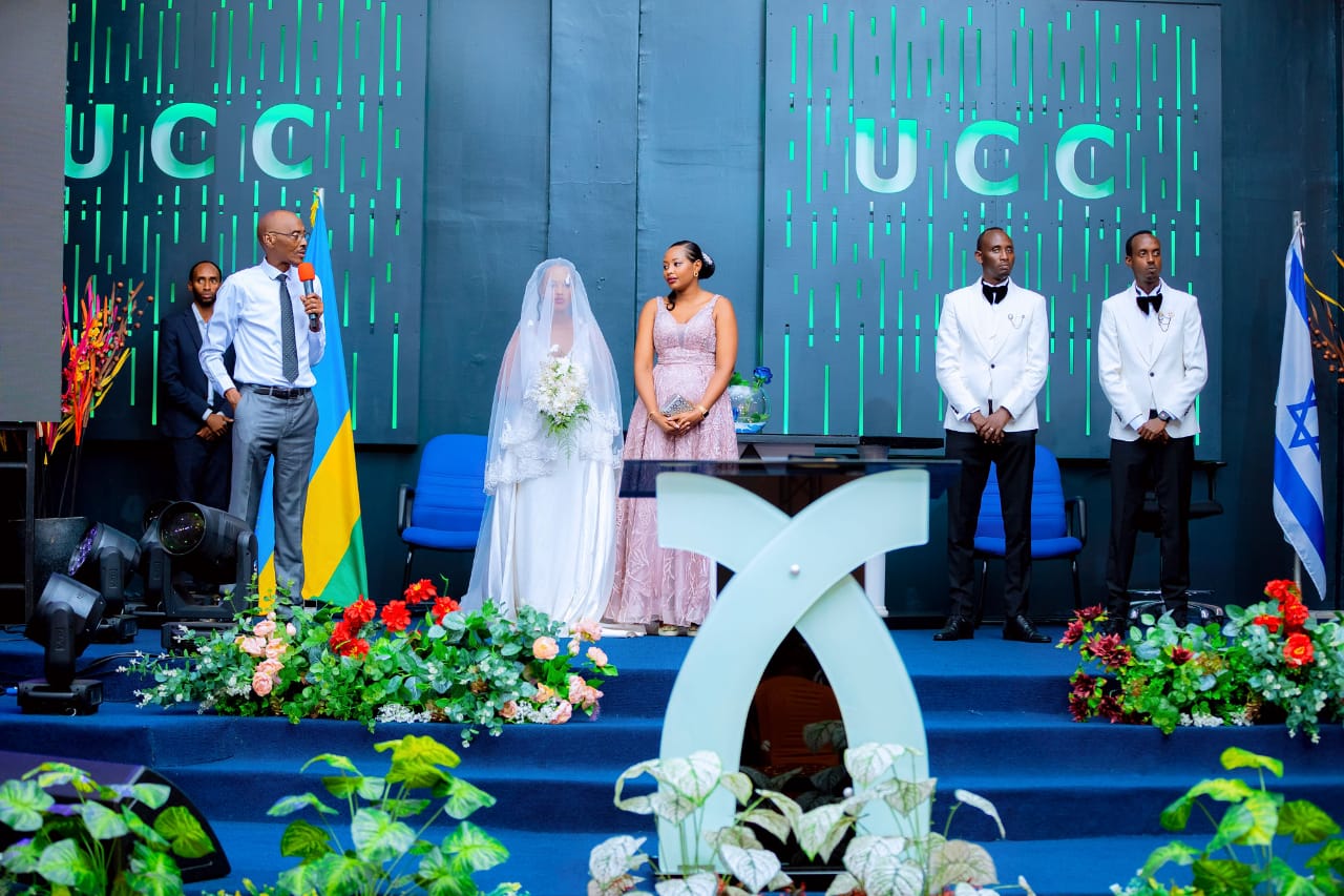 Yasezeraniye imbere y'Imana mu rusengero rwa UCC