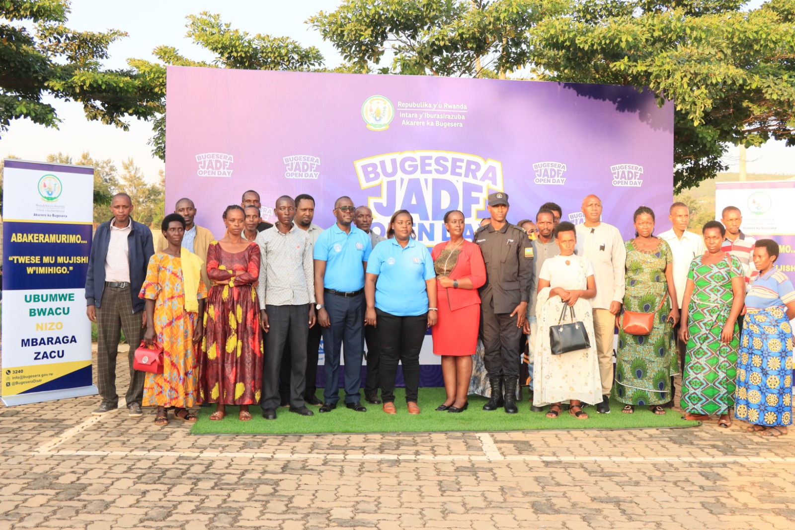 Abagabiwe inka bari kumwe n'abayobozi ba PSF na JADF