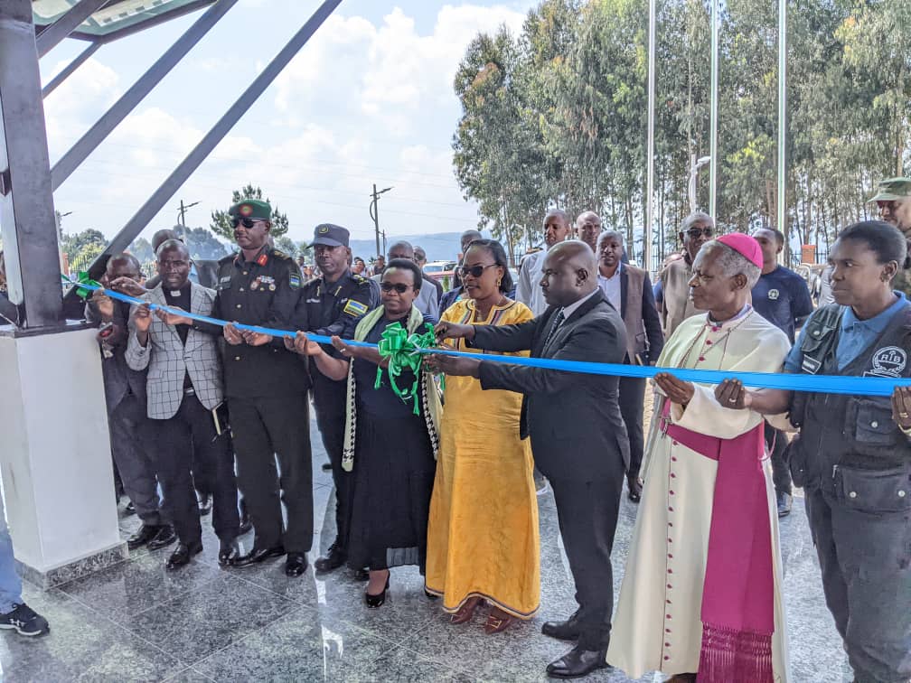 Abayobozi batandukanye bataha ibiro bishya by