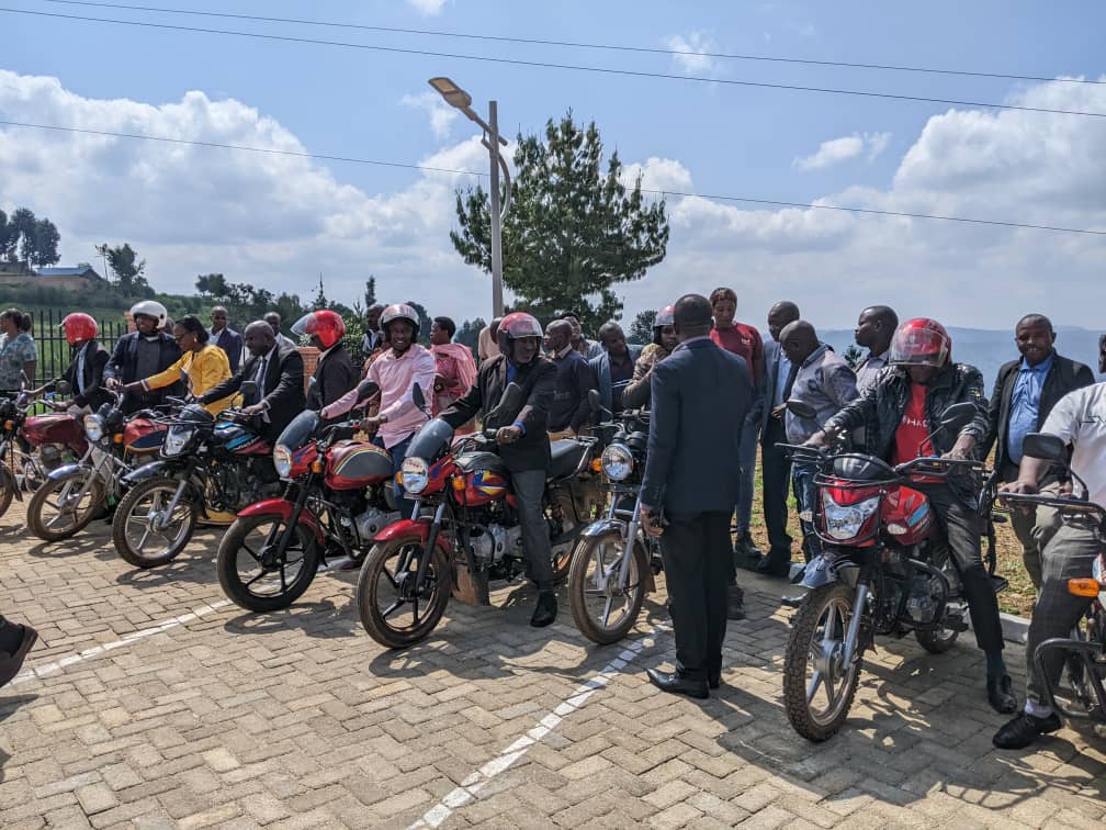 Ku ikubitiro abanyamabanga Nshingwabikorwa b'Utugari 62 nibo bahawe moto, abandi basigaye na bo hari gahunda yo kuzibagezaho bidatinze