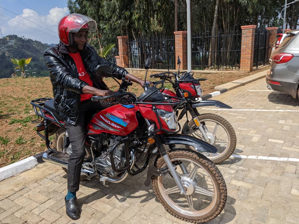 Ba Gitifu barimo na Joseph bavuga ko akazi kagiye kurushaho kunoga kubera moto bahawe