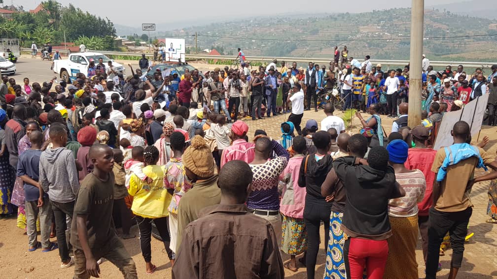 Ababarirwa muri 300 bari baje kumva imigabo n'imigambi ye