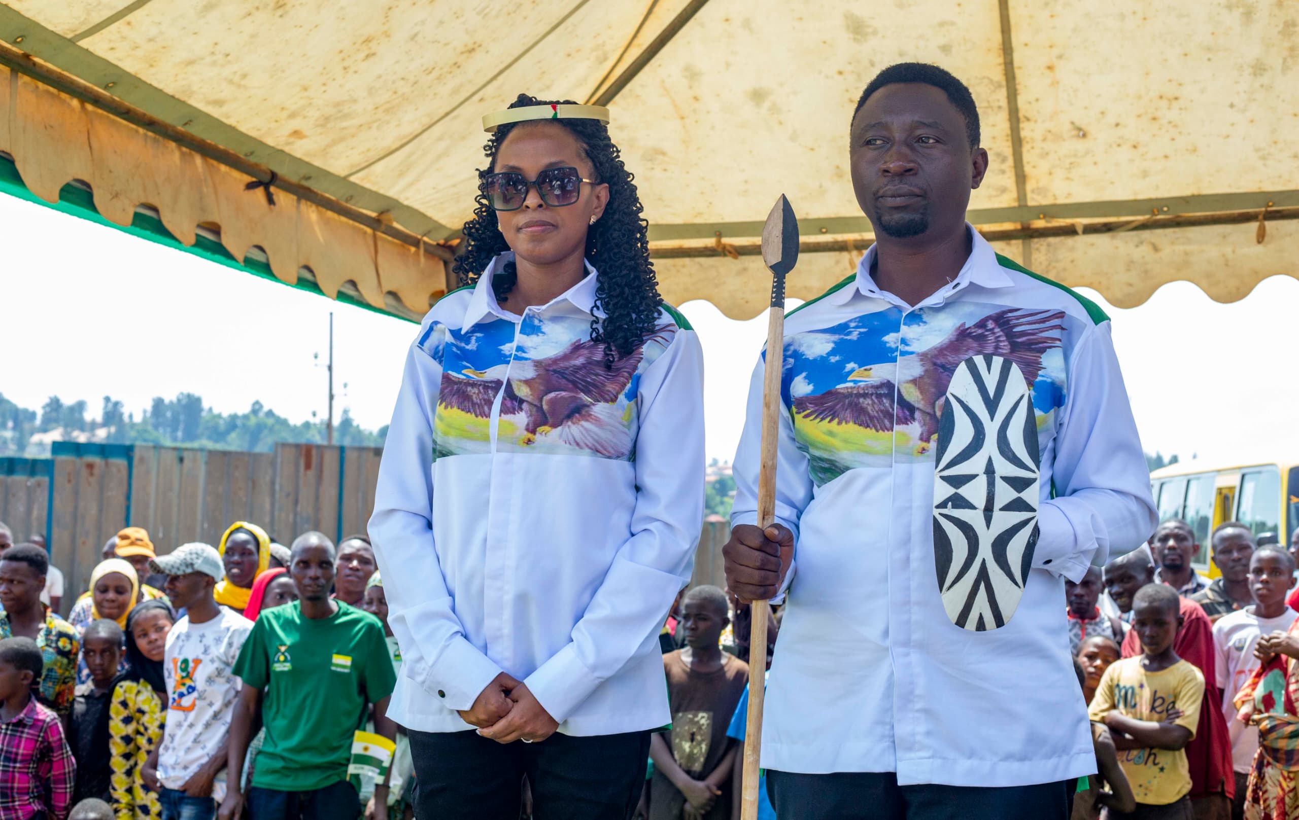 Mu Karere ka Rwamagana bamuhaye Ingabo n'Icumu