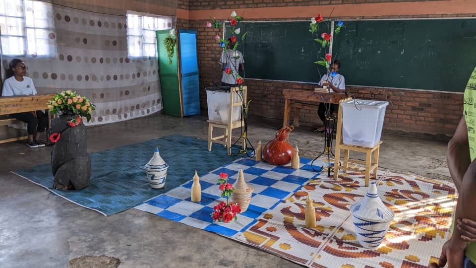 Mu byifashishijwe harimo imitako igaragaza umuco gakondo w