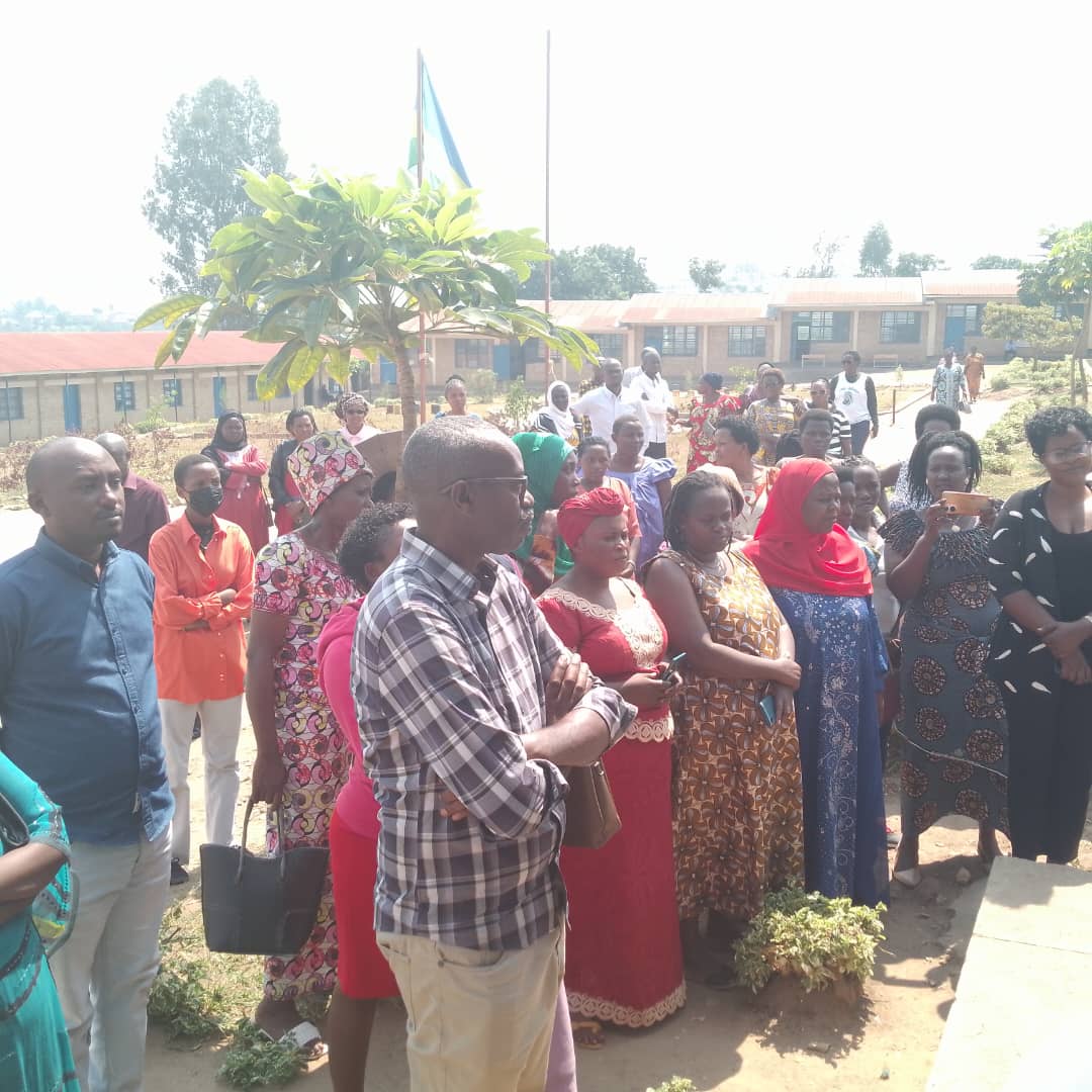 Abagize Inama Njyanama y'Akarere barimo n'abagabo bitabiriye amatora