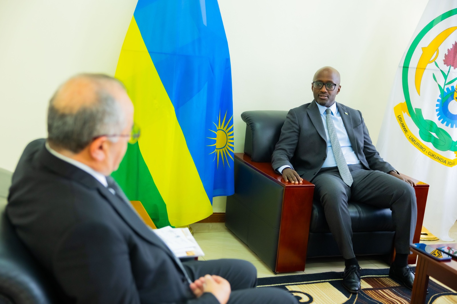 Minisitiri Nduhungirehe yakiriye na Imani Youssef, Ambasaderi wa Maroc mu Rwanda 