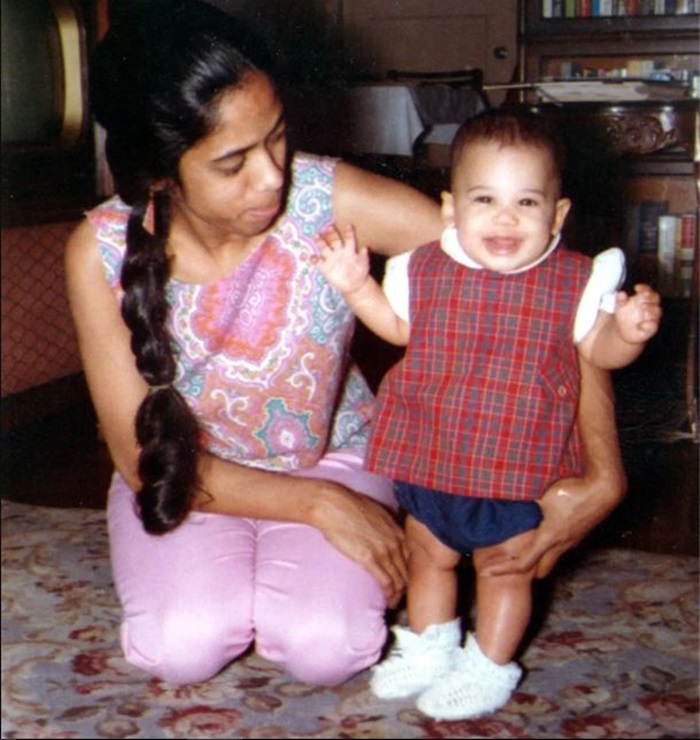 ViSI Perezida Harris ari hamwe na nyina, Shyamala mu 1965