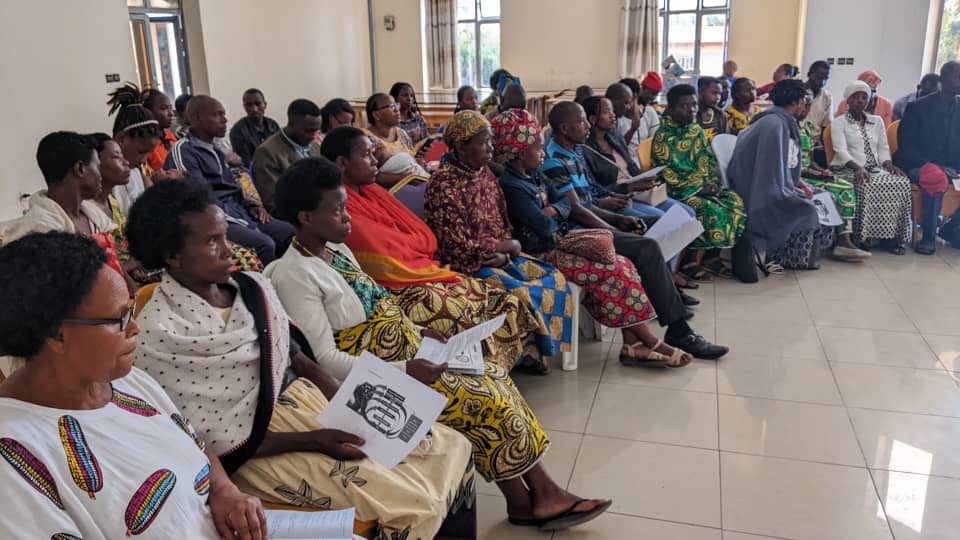 Ibi biganiro bihuza abagize imiryango y'abana bafite ubumuga ngo basangire ubuhamya bibafasha kudaheranwa n'ibikomere