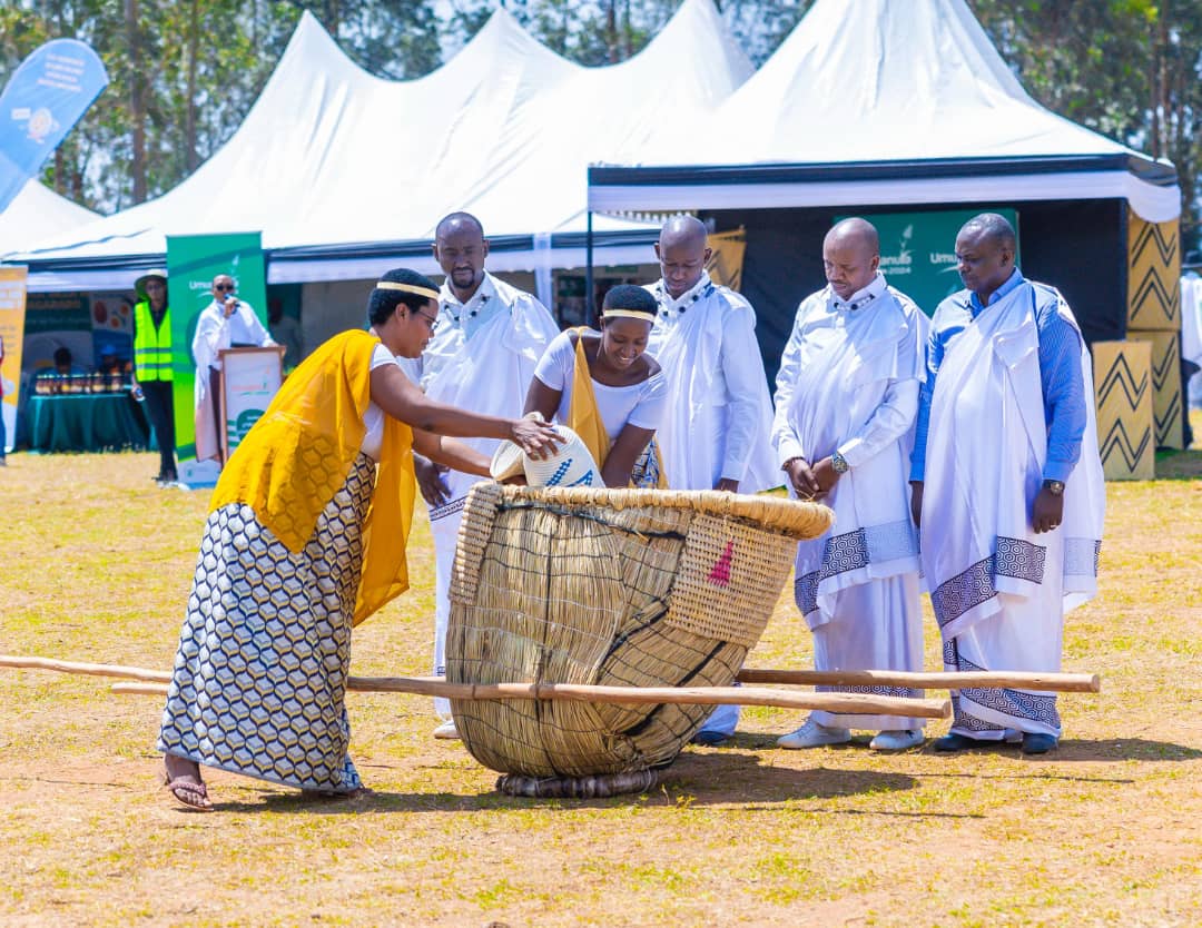 Ku munsi w'umuganura, abaturage bishimira umusaruro babonye