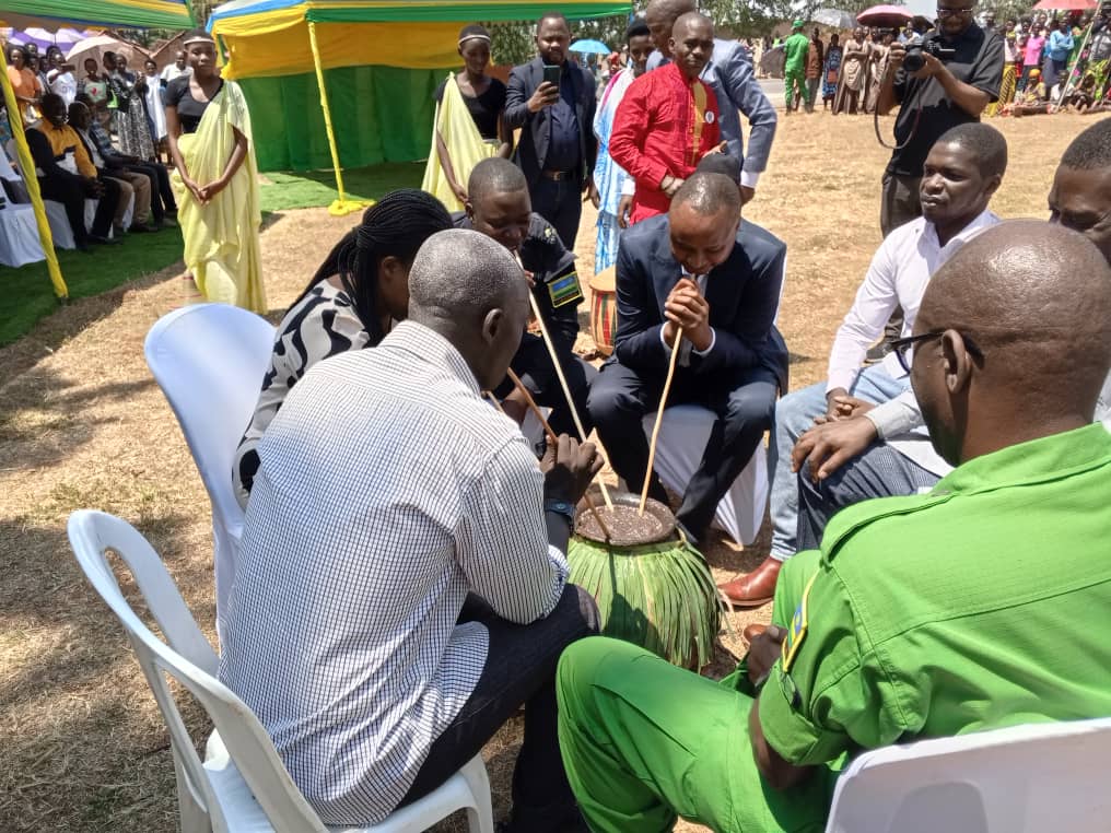 Bizihije umuganura basangira ibyo bejeje