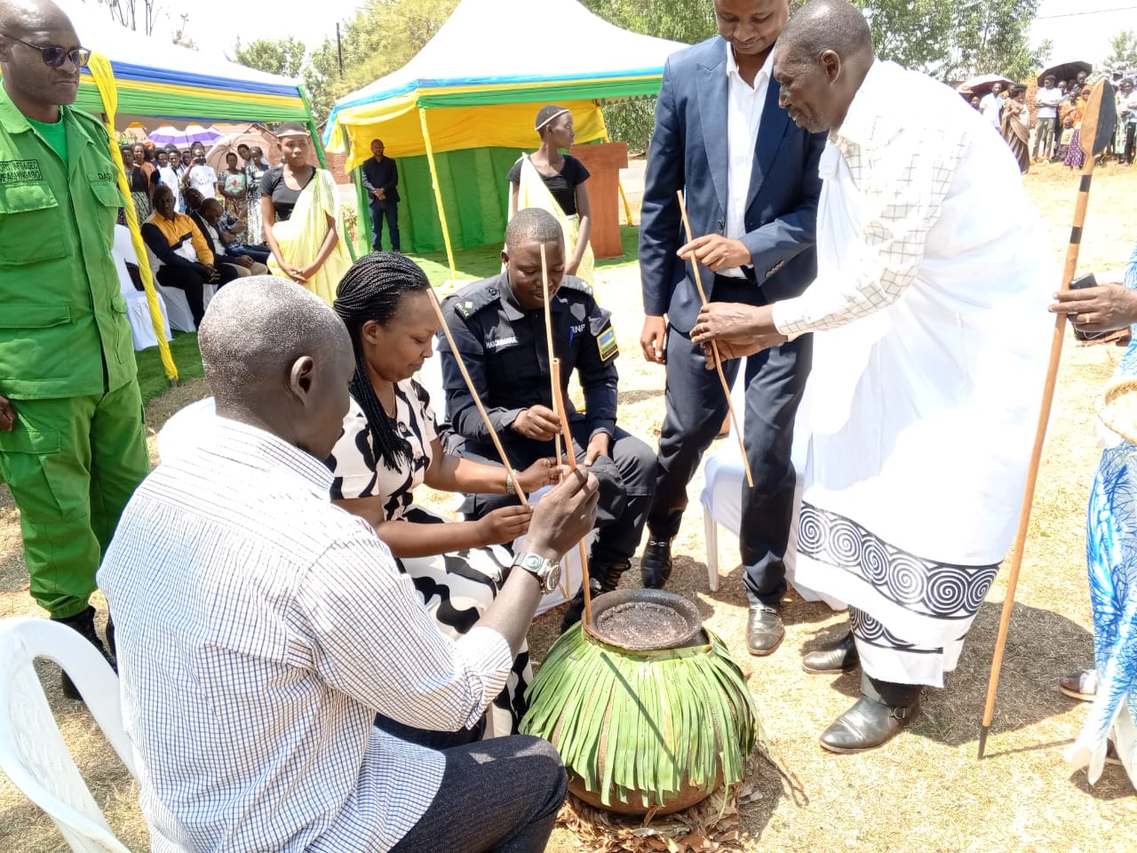 Basangiriye kandi ku ntango yuzuye amarwa 