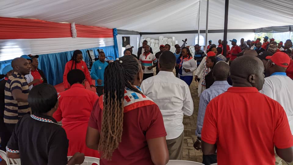 Mu kwishimira Intsinzi ya FPR-Inkotanyi, Abanyamuryango bayo bo mu Karere ka Burera barasabanye banacinya akadiho