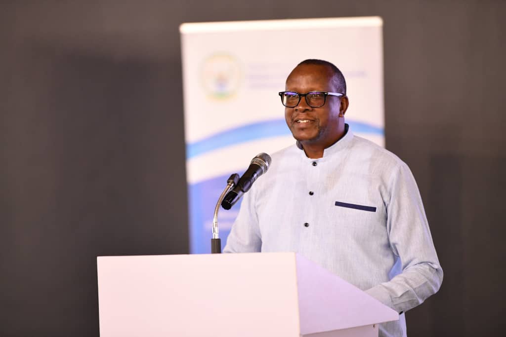 Dr Bizimana yavuze ko u Rwanda rudashobora kongera kubakirwa kuri rubanda nyamwinshi