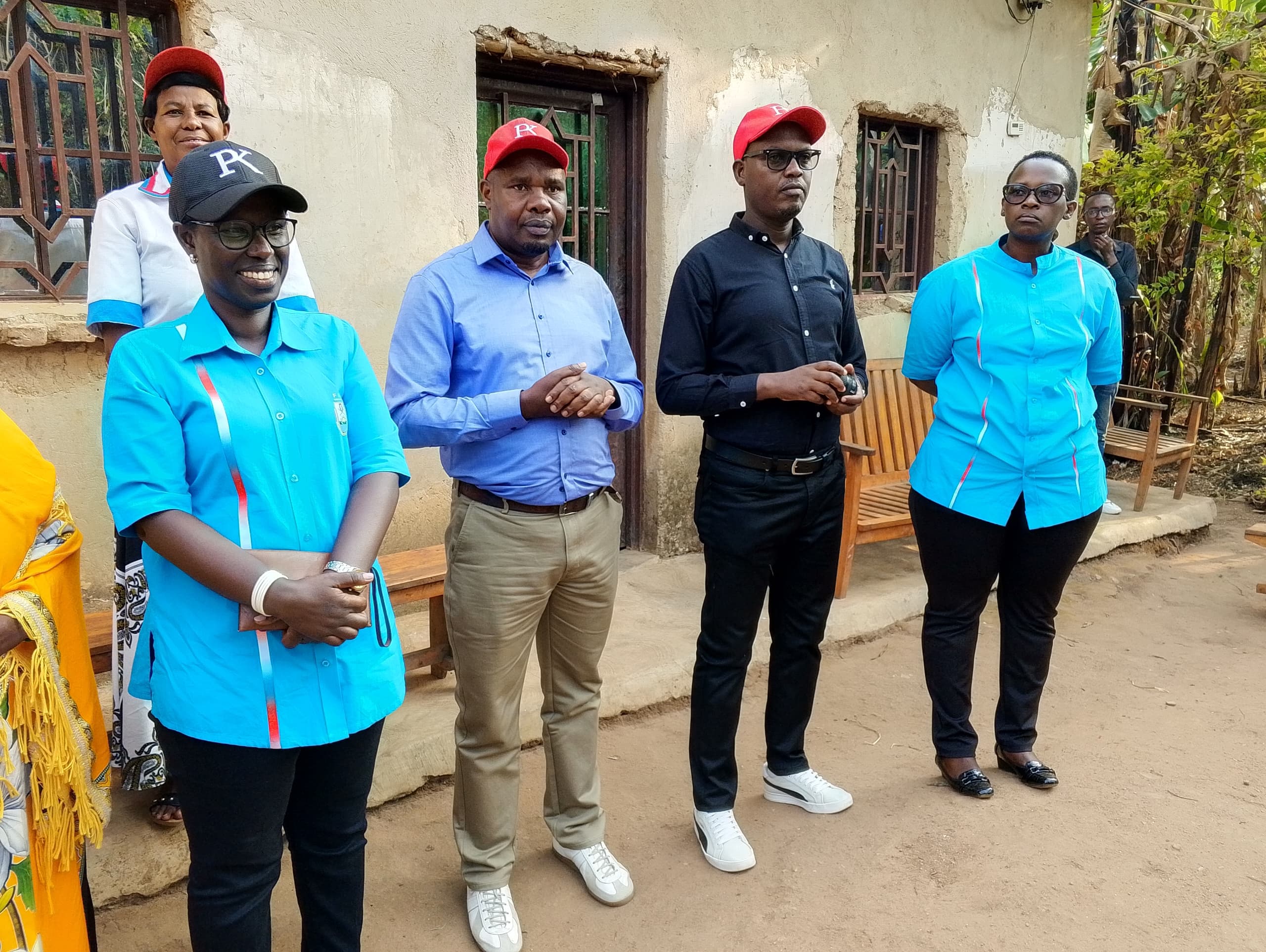 Umuyobozi w'Akarere ka Muhanga Kayitare Jacqueline avuga ko inka bahaye Kamugisha ari umuhigo bahiguye bari bamusezeranyije