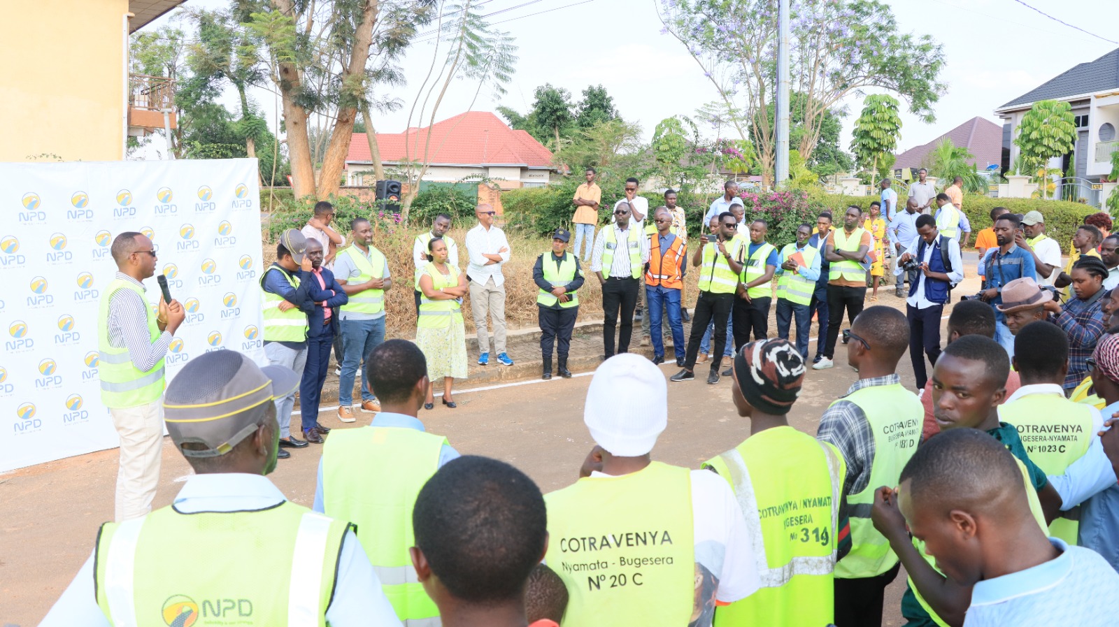 Meya yasabye abaturage gufatanyiriza hamwe ntibazatsindwe urugamba rw'ibikorwa bibakorerwa