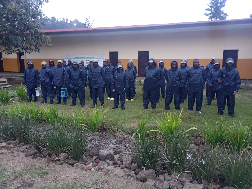 Abakora Irondo ry'Umwuga bishimiye guhabwa imyenda ibafasha gukora akazi kabo mu bihe by'imvura