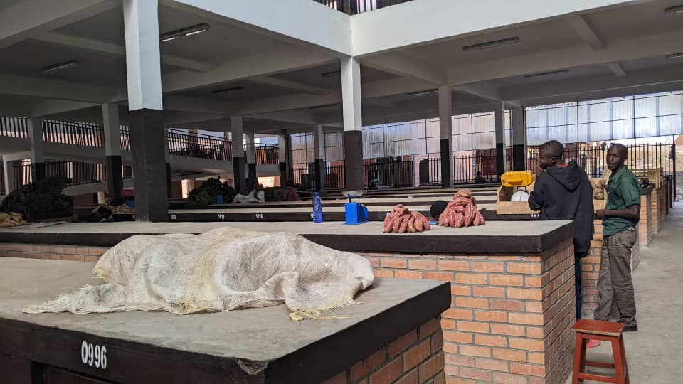 Ibisima bimwe ntibifite ababikoreraho abacururiza mu isoko ry'Ibiribwa rya Musanze bakifuza ko n'abandi baza hakaboneka n'abarigana