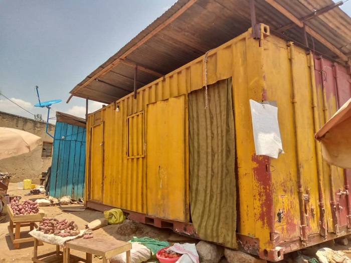 Urugo rwa Uwimpaye Laure ucururiza akanaba muri Kontineri