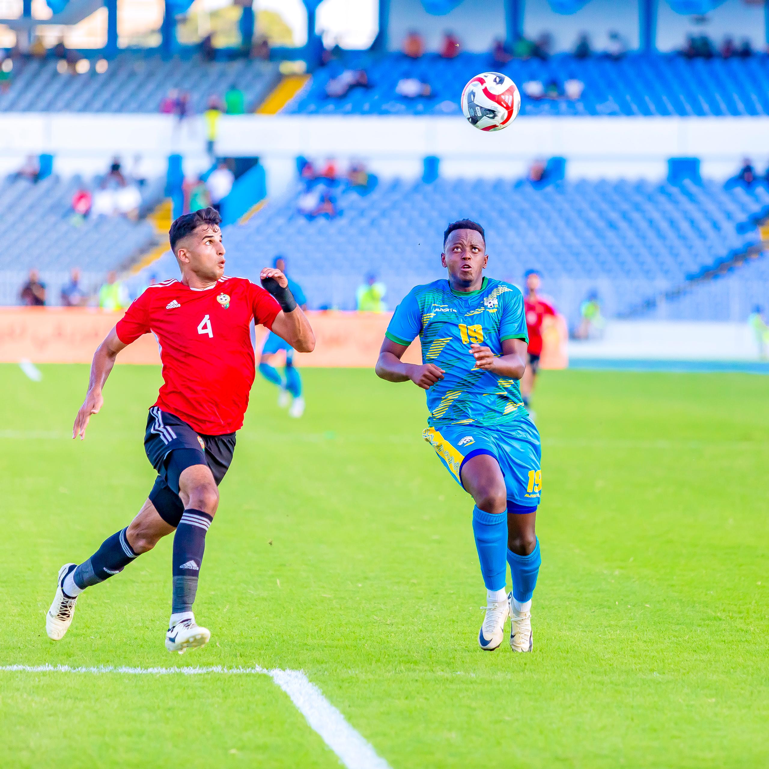 Nshuti Innocent watsinze igitego cyo kwishyura ahanganye n'umukinnyi wa Libya