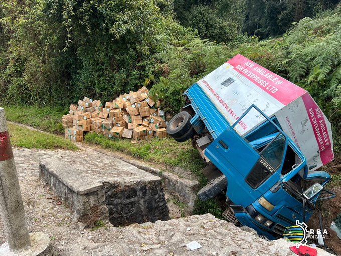 Iyi modoka yabuze feri irenga umuhanda