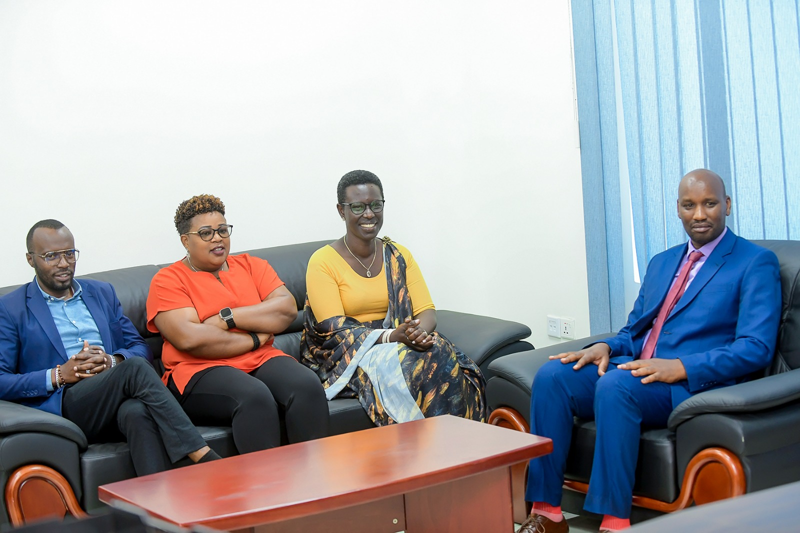 Mu biro by'Umunyamabanga Nshingwabikorwa w'Umurenge, hari aho bakirirwa abashyitsi