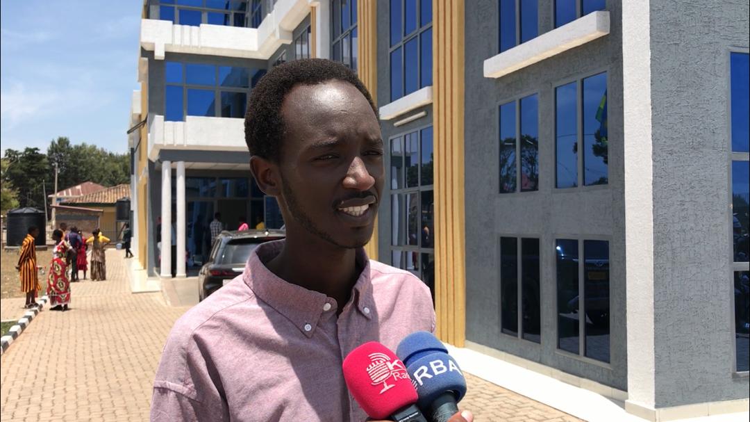 Abaza kwaka serivisi bavuga ko noneho bakirwa neza