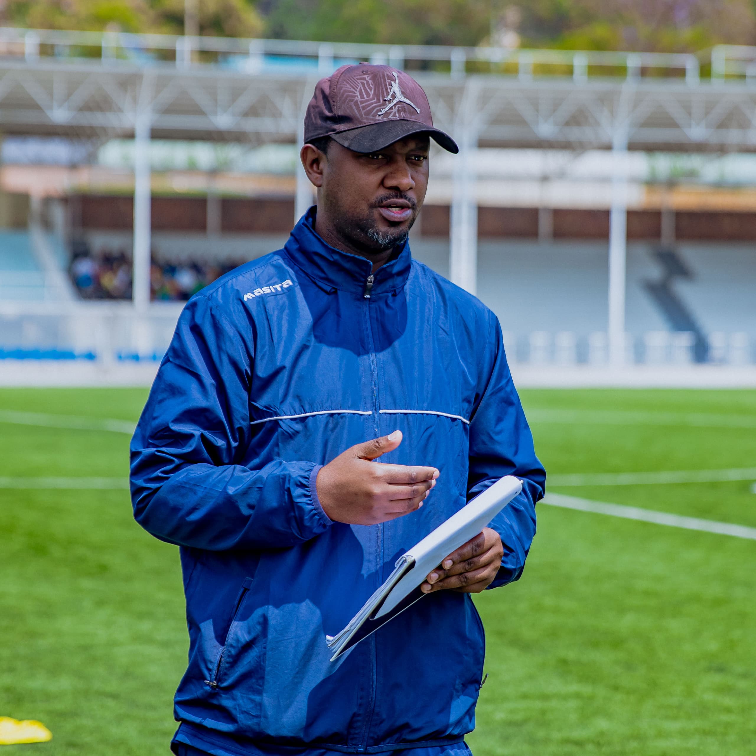 Ibiganiro byo kongerera amasezerano umutoza Mashami Vincent, wa Police FC byaratangiye