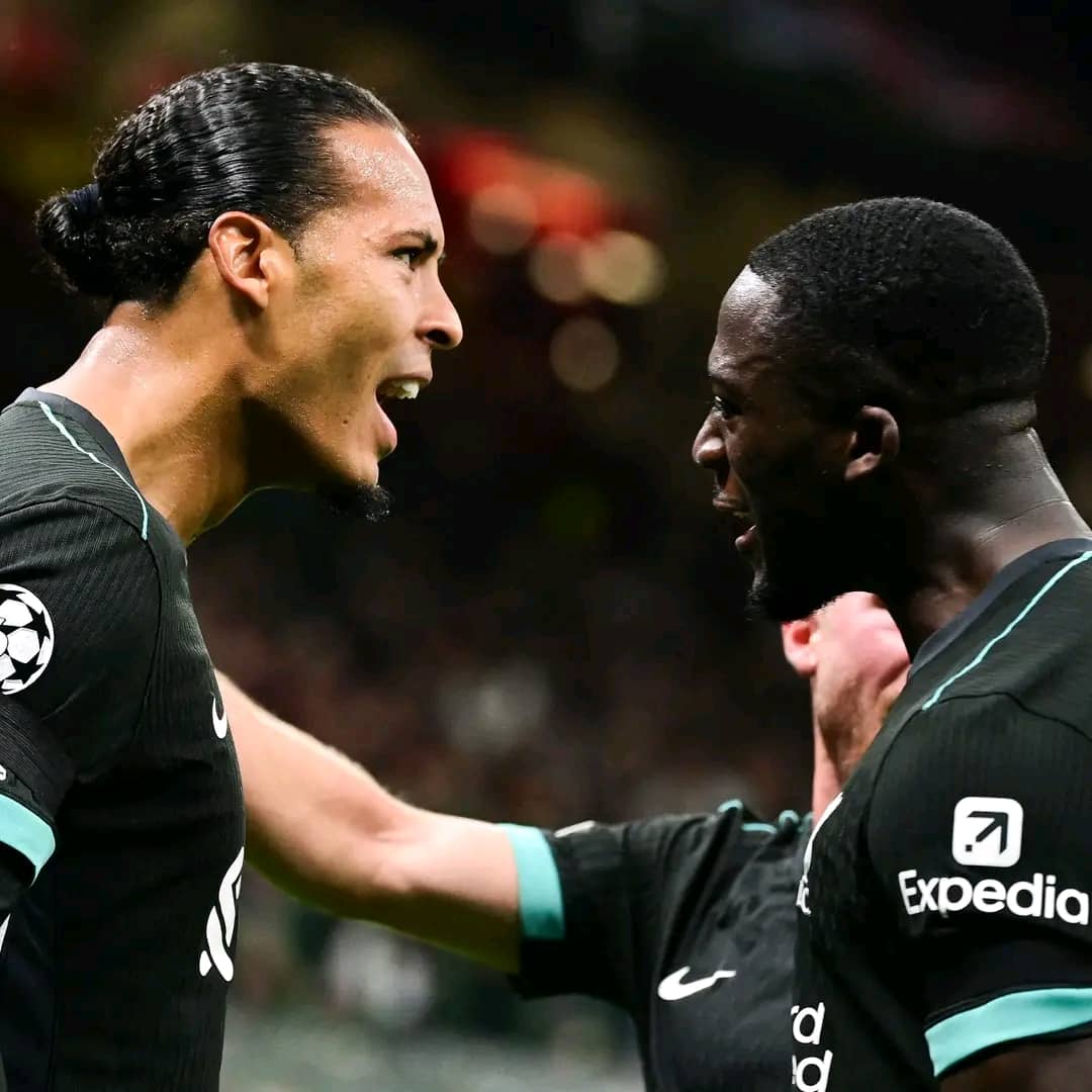 Abakinnyi ba Liverpool bishimira igitego