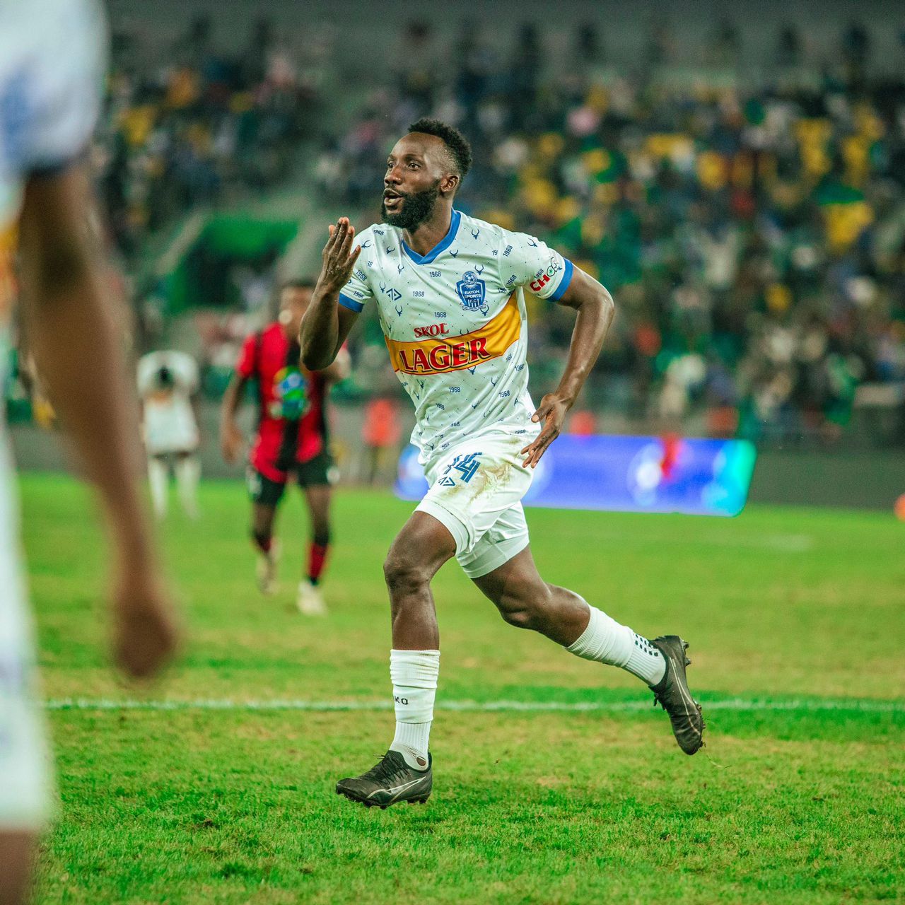 Rutahizamu wa Rayon Sports Charles Bbaale yishimira igitego yari amaze gutsinda