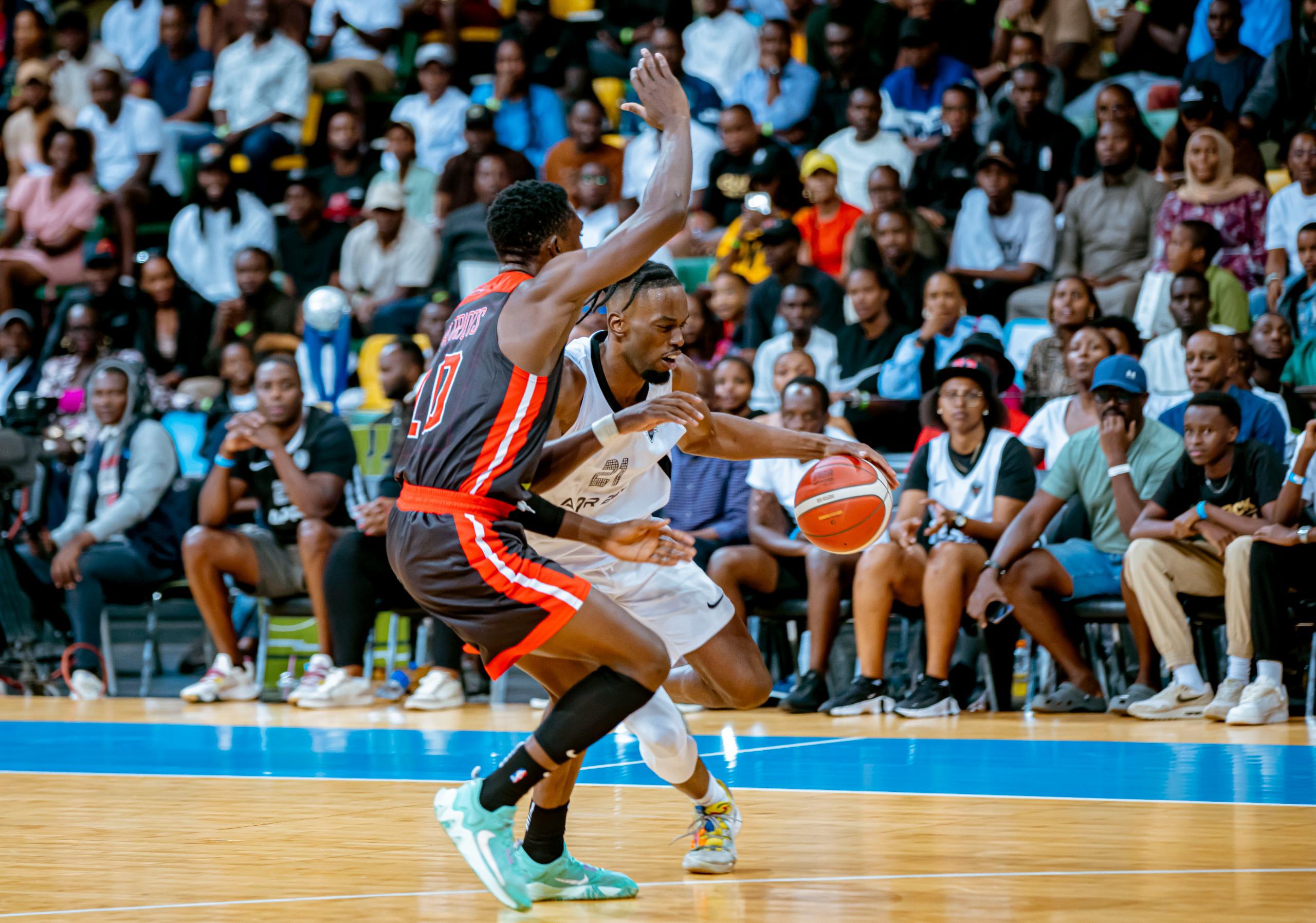 Axel Mpoyo wa APR ahanganye na Kamndoh Frank wa Patriots