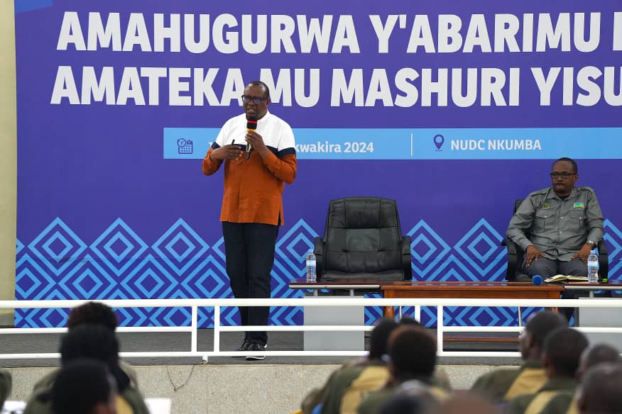 Minisitiri Dr Bizimana, yagaragarije abarimu ko kwigisha amateka y