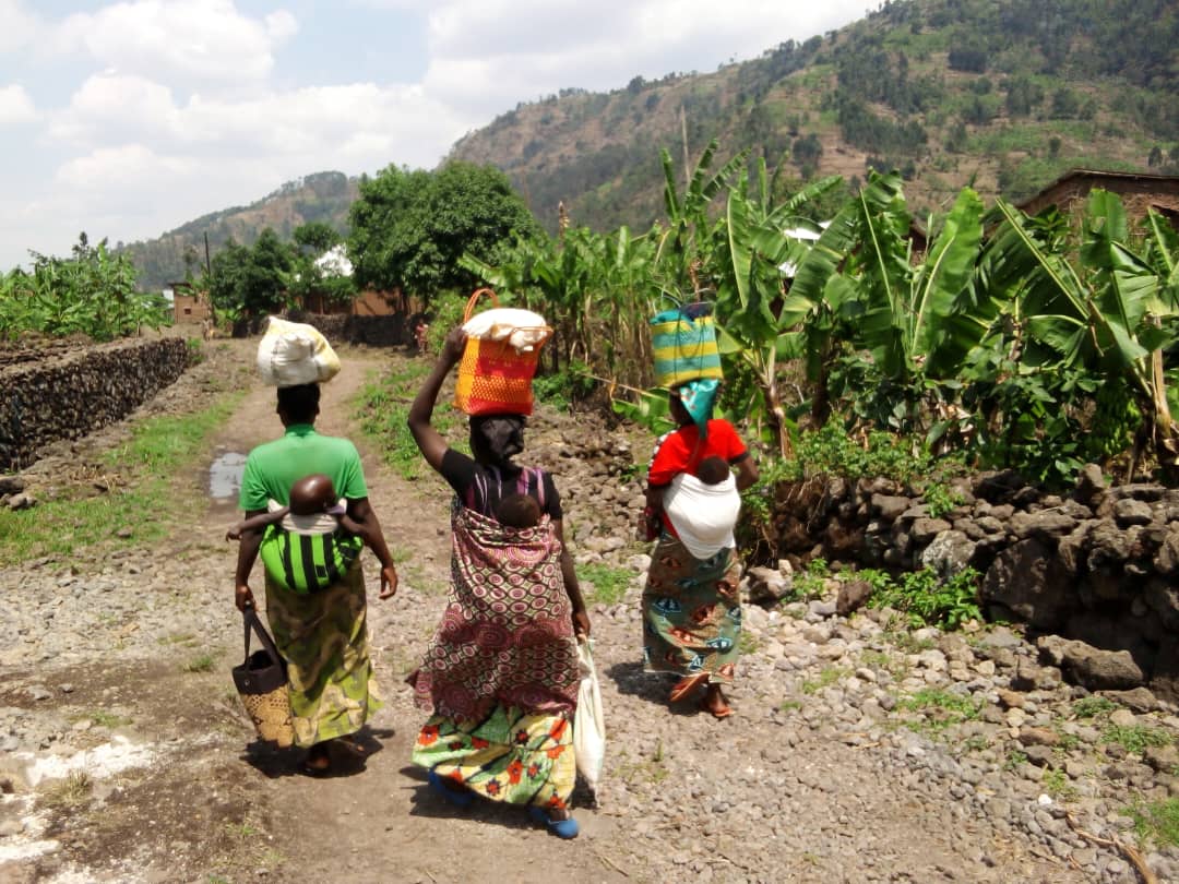 Abaturage bavuga ko aho uwo muhanda uhagereye ubu biruhutsa imvune zo kwambukiranya ibihuru byababangamiraga