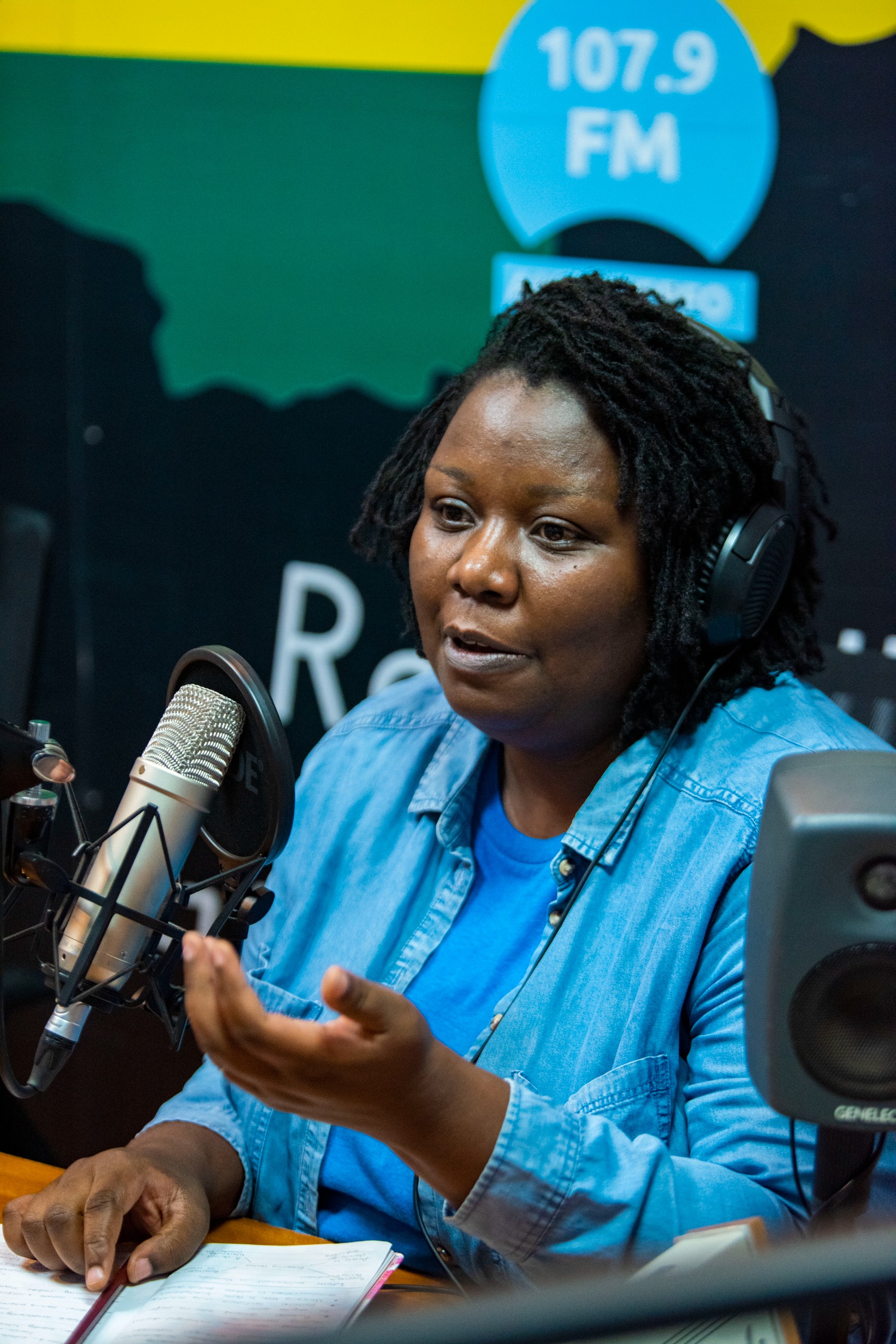 Umuyobozi wungirije washinze ikigo gifasha abana kwigira kuri video ntoya zishushanyije, Catherine Uwimana