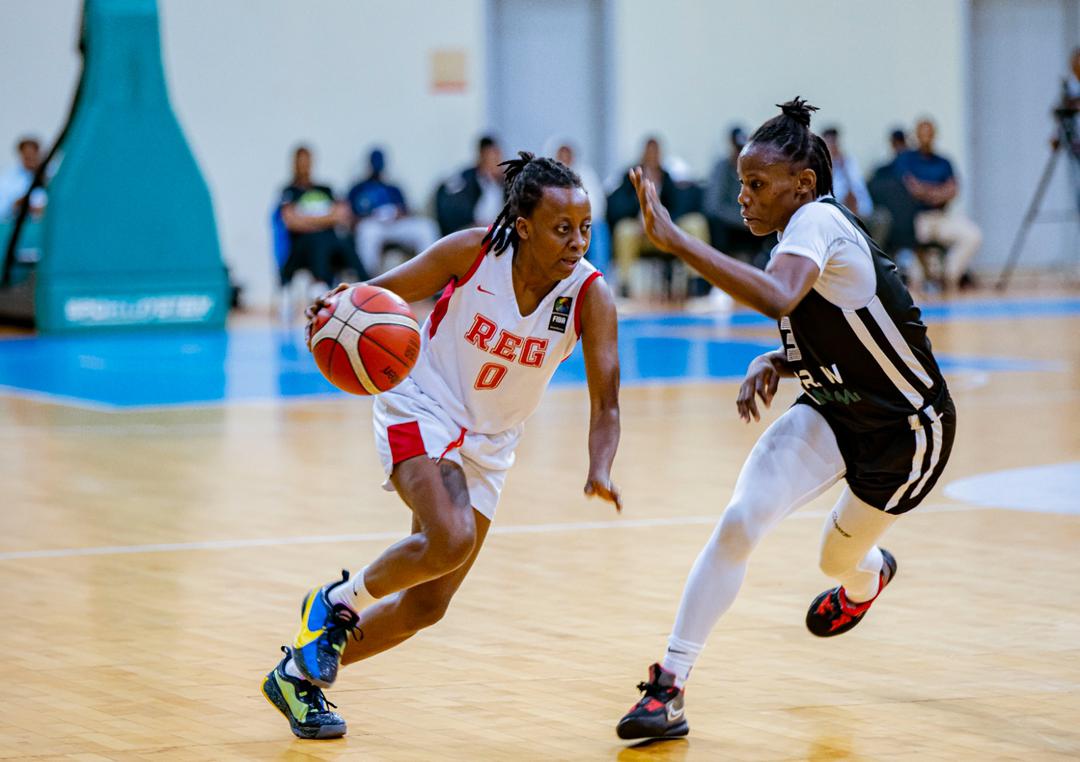 Micomyiza Rosine wa REG WBBC ahanganye na Diakite Kamba wa APR WBBC