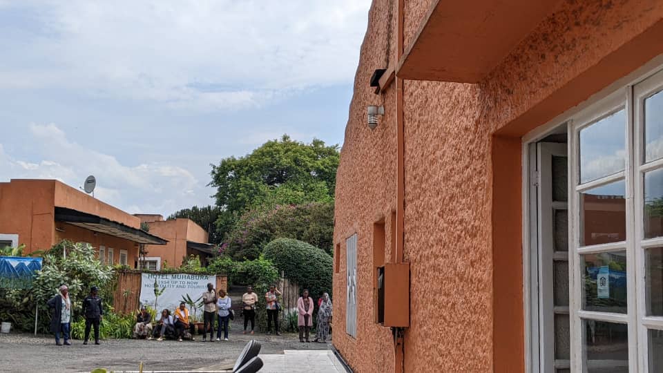 Bamwe mu bakozi bayo bari mu gahinda batewe n'uko aho bavanaga amaramuko hangiritse