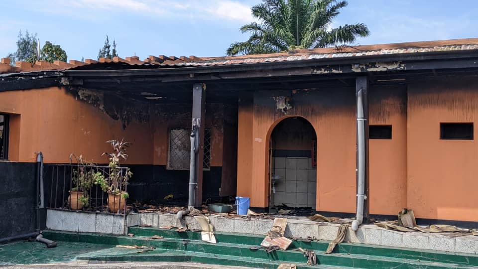 Inyubako igizwe n'igice batekeragamo, Bar, Resitora, n'ububiko ni yo yatwitswe n'inkongi