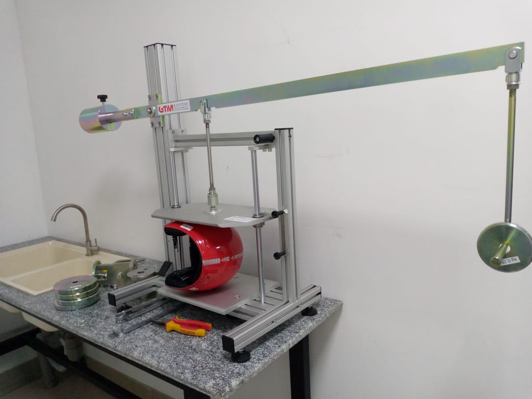 Iyi mashini ikoreshwa mu gupima gukomera kwa kasike mu kureba ko izashobora kurinda umutwe w