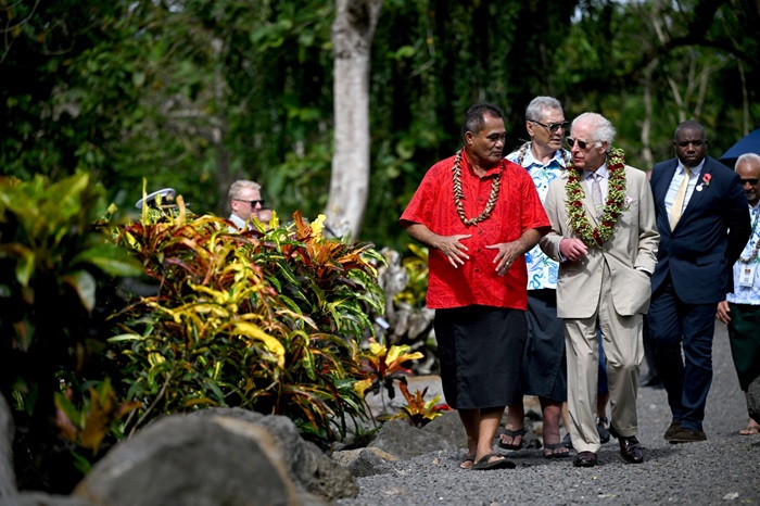 Umwami Charles aremera ko ibihe by'ubucakara byashegeshe abantu, mu gihe ikibazo cy'impozamarira gikomeje kuvugishe benshi