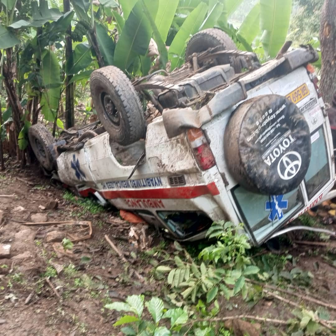 Ambulance yari itwaye umugore utwite yakoze impanuka inda ivamo
