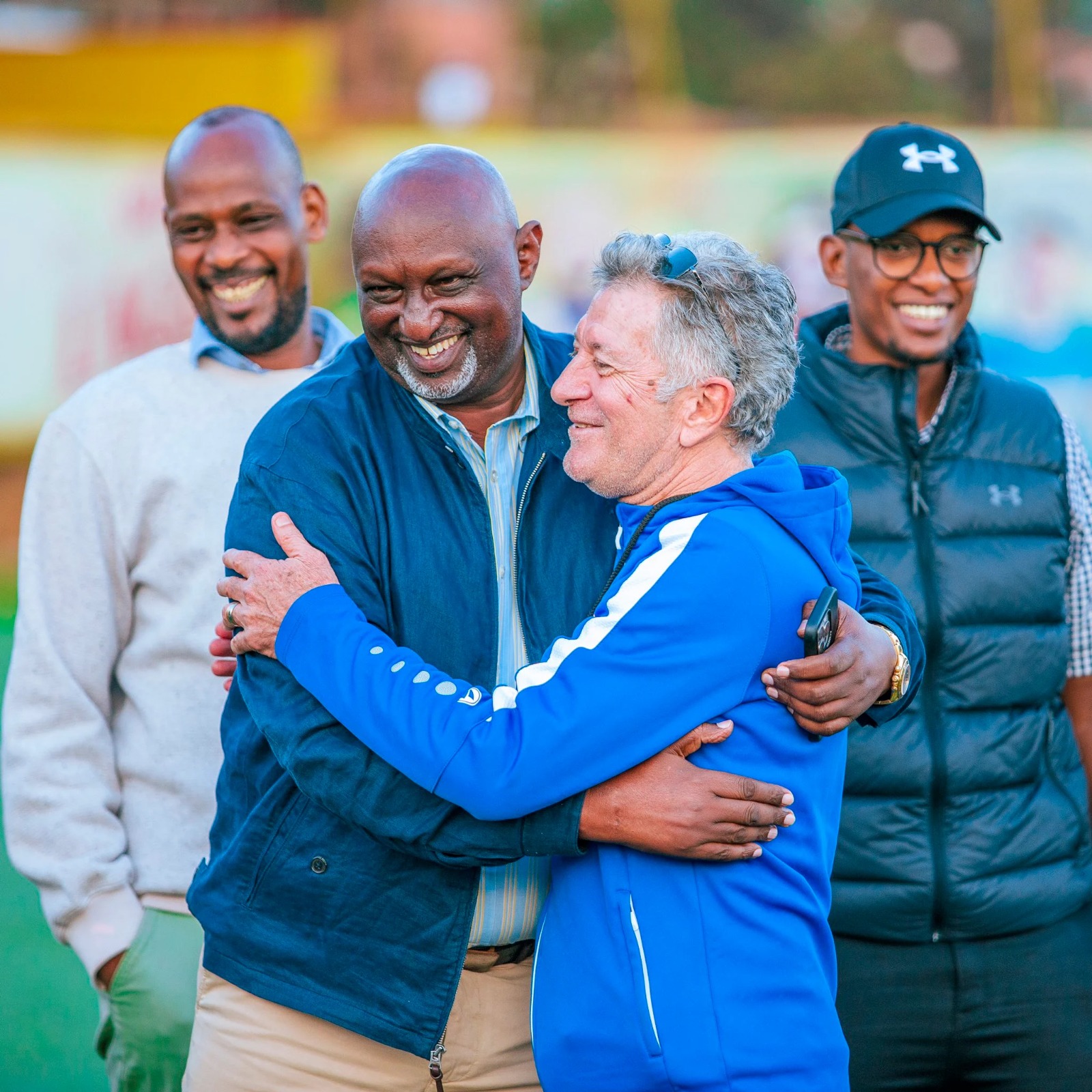 Paul Muvunyi asuhuzanya n'umutoza Robertinho