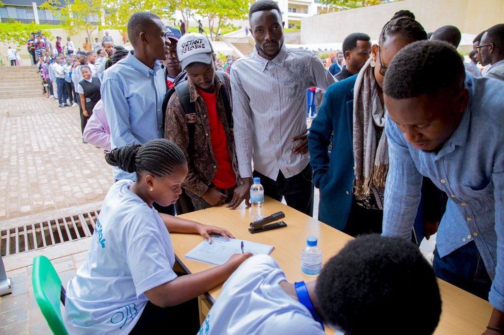 Abanyeshuri biga muri Kaminuza y'u Rwanda bishimiye iki gikorwa kigamije kubahuza n'abatanga akazi