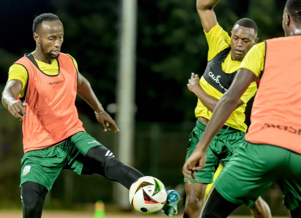 Bamwe mu bakinnyi bakina hanze nabo batangiye imyitozo