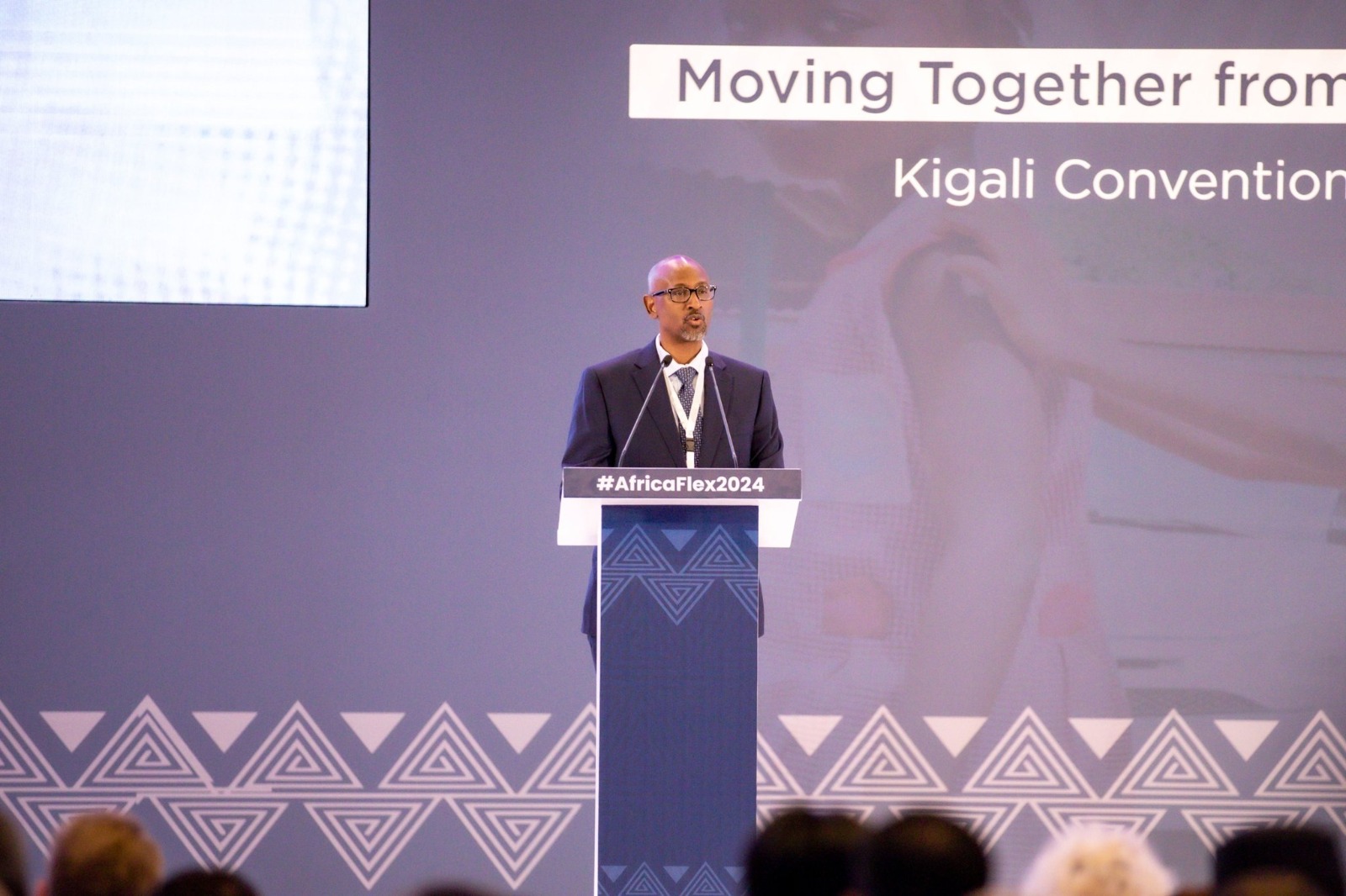 Minisitiri Joseph yagaragaje ko mu gukundisha abantu uburezi harimo no kongera umushahara w'ababurimo