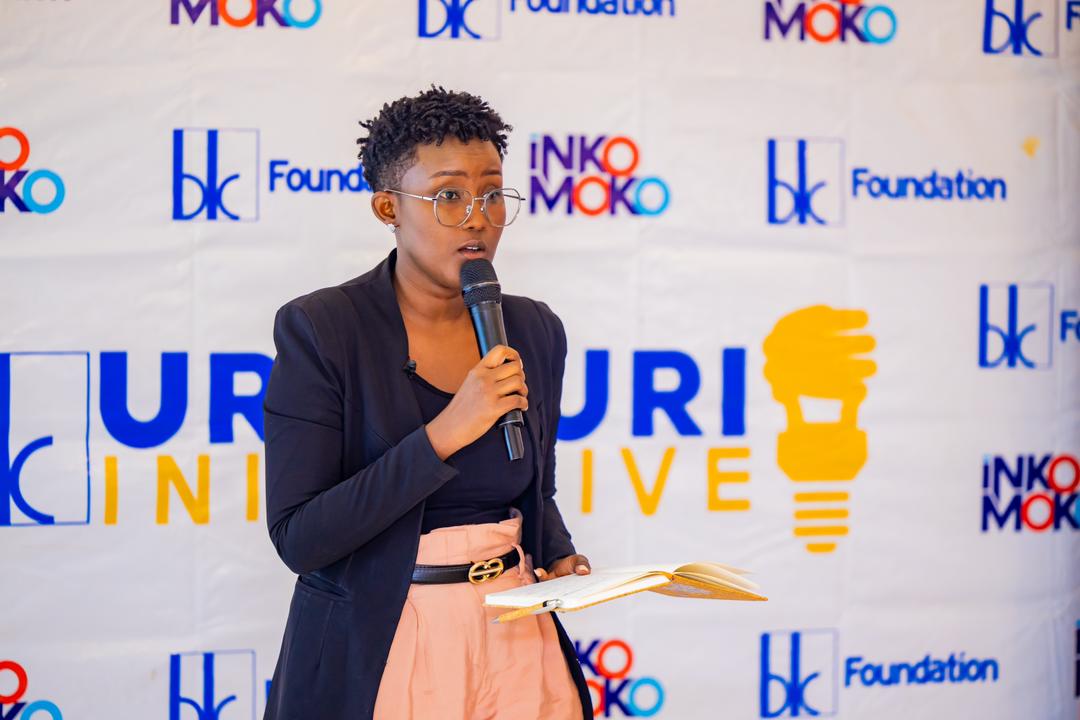 Uyu afite umushinga wo gusemurira abantu bafite ubumuga bwo kutumva no kutavuga